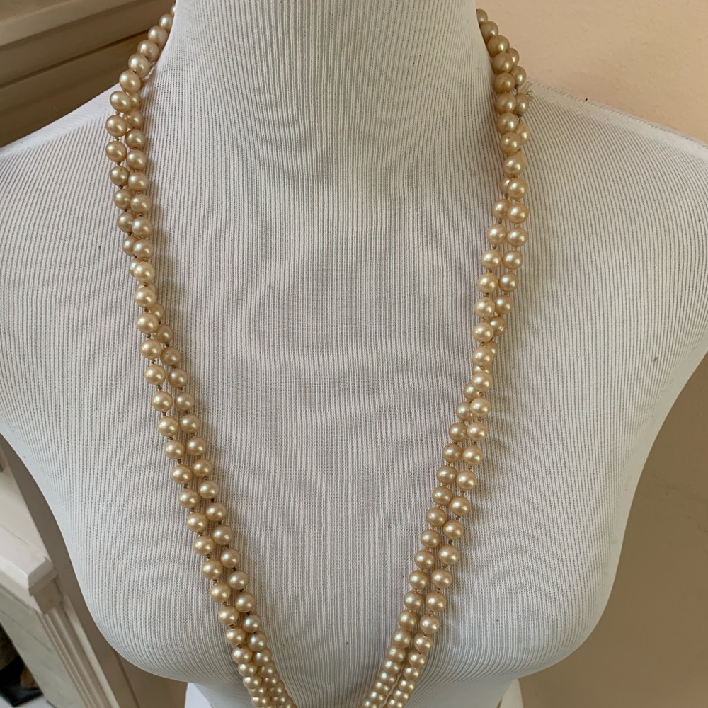 Double strand crème pearlescent beads